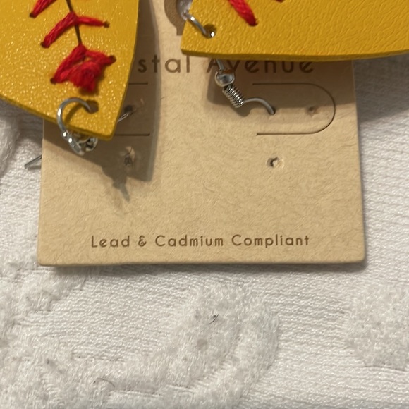 Softball Earrings NWT - Picture 4 of 4